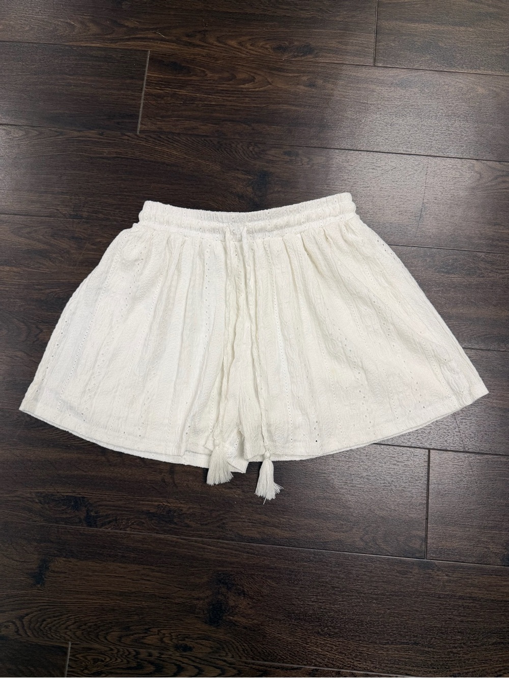 BCBGeneration White Eyelet Smocked Waist Shorts / Skirt (Size XS)